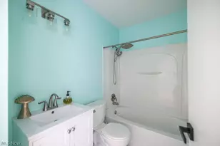 2445 Olentangy Dr, Akron, OH 44333 - Photo 32