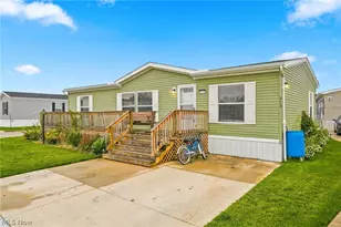313 Eagle Cir, Elyria, OH 44035 - Photo 2