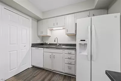 8579 Tanglewood Trail, Chagrin Falls, OH 44023 - Photo 12