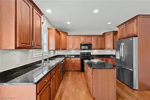 5158 Merrit Dr, Sagamore Hills, OH 44067 - Photo 8