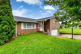 2081 Eve Dr, Steubenville, OH 43952 - Photo 2