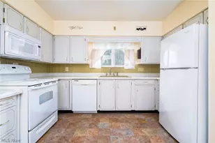 2081 Eve Dr, Steubenville, OH 43952 - Photo 10