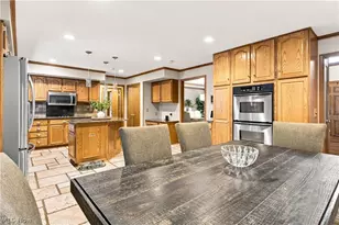 30401 Kristin Ct, Willoughby Hills, OH 44092 - Photo 12