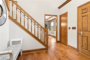 30401 Kristin Ct, Willoughby Hills, OH 44092 - Photo 4