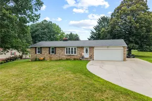 6641 Hillfield St NW, North Canton, OH 44720 - Photo 2