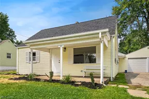 208 S Roanoke Ave, Youngstown, OH 44515 - Photo 2