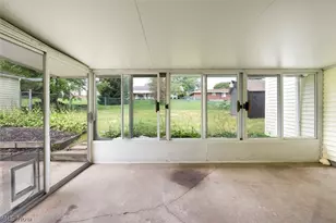 208 S Roanoke Ave, Youngstown, OH 44515 - Photo 30