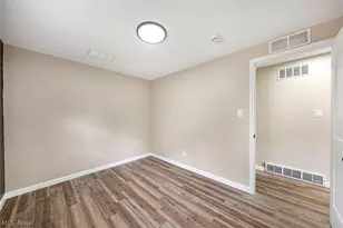 208 S Roanoke Ave, Youngstown, OH 44515 - Photo 26