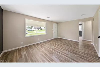 208 S Roanoke Avenue, Youngstown, OH 44515 - Photo 6