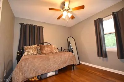 565 E Hopocan Avenue, Barberton, OH 44203 - Photo 8
