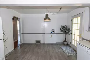 1597 Bond St, Akron, OH 44313 - Photo 14