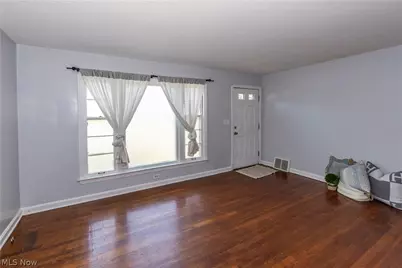 1597 Bond Street, Akron, OH 44313 - Photo 6