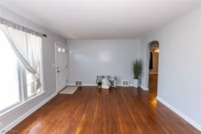 1597 Bond Street, Akron, OH 44313 - Photo 8