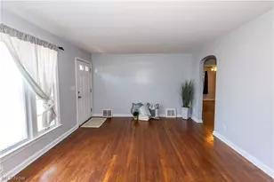 1597 Bond St, Akron, OH 44313 - Photo 8
