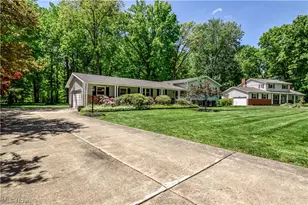 9412 Beaver Creek Dr, Mentor, OH 44060 - Photo 2