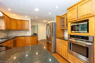 2826 Greenridge Rd, Norton, OH 44203 - Photo 2