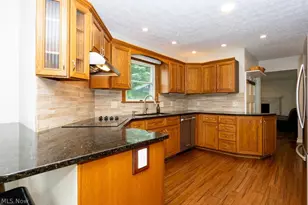 2826 Greenridge Rd, Norton, OH 44203 - Photo 4