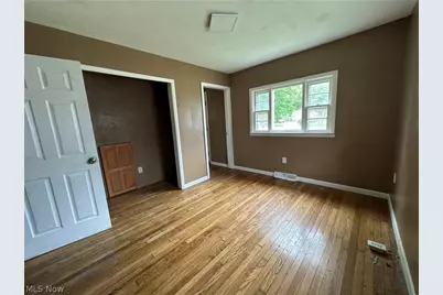 825 Lakewood Beach Drive, Sheffield Lake, OH 44054 - Photo 10
