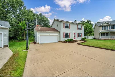 1062 McShane Drive, Cuyahoga Falls, OH 44221 - Photo 2