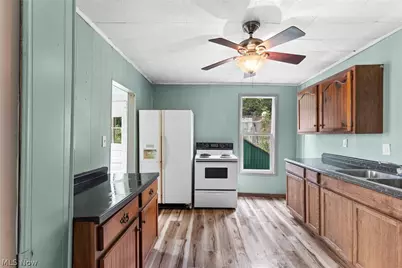 319 N 7th Street, Martins Ferry, OH 43935 - Photo 8
