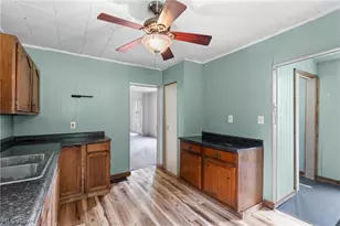 319 N 7th St, Martins Ferry, OH 43935 - Photo 10