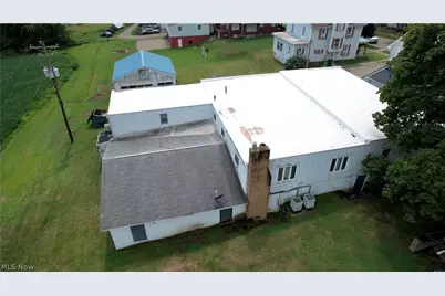 211 Yoder Avenue NE, Sugarcreek, OH 44681 - Photo 2