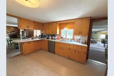 211 Yoder Avenue NE, Sugarcreek, OH 44681 - Photo 16