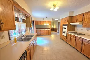 2131 Ridgebury Dr, Painesville Twp, OH 44077 - Photo 2