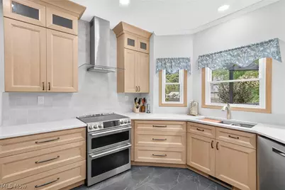 8753 Treetop Trail, Grandview Heights, OH 44147 - Photo 6