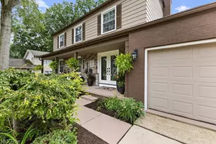 578 Martinique Cir, Stow, OH 44224 - Photo 2