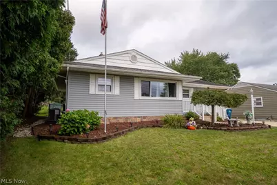 620 Dresden Drive, Hubbard, OH 44425 - Photo 2