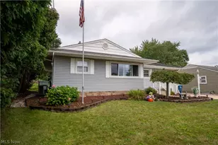 620 Dresden Dr, Hubbard, OH 44425 - Photo 2