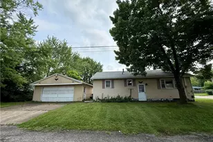 327 Franklin Ave, Elyria, OH 44035 - Photo 6