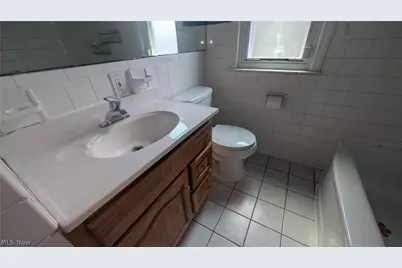 270 E 330th Street, Willowick, OH 44095 - Photo 8