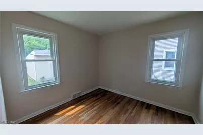 270 E 330th Street, Willowick, OH 44095 - Photo 10