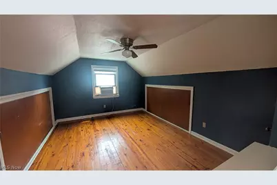 270 E 330th Street, Willowick, OH 44095 - Photo 14
