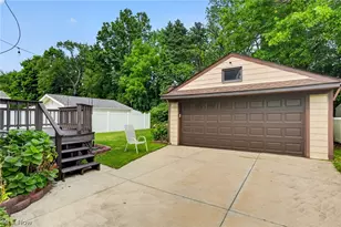2239 Larchmont Dr, Wickliffe, OH 44092 - Photo 40