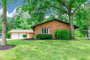 132 Parkview Dr, Aurora, OH 44202 - Photo 2