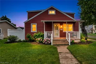 902 E 2nd St, Port Clinton, OH 43452 - Photo 1