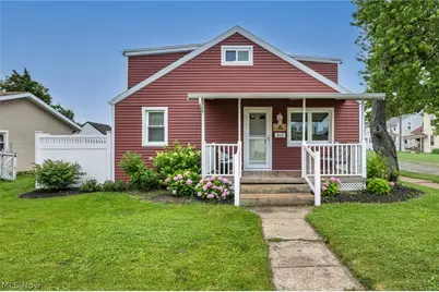 902 E 2nd Street, Port Clinton, OH 43452 - Photo 2
