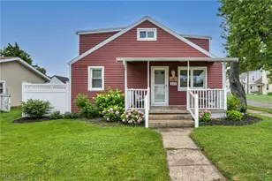 902 E 2nd St, Port Clinton, OH 43452 - Photo 2