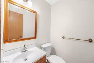 1404 Kristen Cir, Mogadore, OH 44260 - Photo 14
