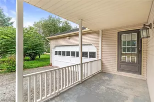 1404 Kristen Cir, Mogadore, OH 44260 - Photo 4