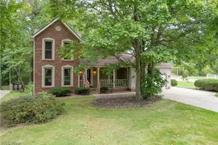 3846 Golden Wood Wy, Uniontown, OH 44685 - Photo 2