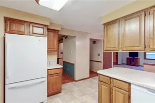 3846 Golden Wood Wy, Uniontown, OH 44685 - Photo 18