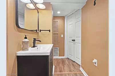 27304 White Road, Willoughby Hills, OH 44092 - Photo 16