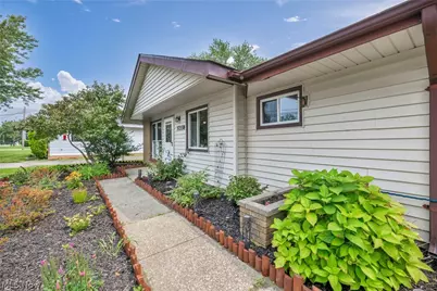 37338 Lakeshore Boulevard, Eastlake, OH 44095 - Photo 2