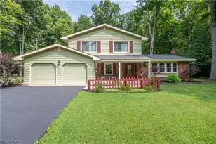 1238 Will O Wood Dr, Hubbard, OH 44425 - Photo 2