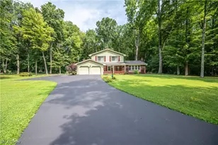 1238 Will O Wood Dr, Hubbard, OH 44425 - Photo 4