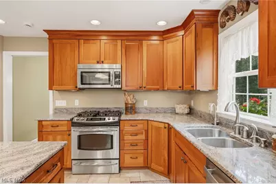 304 Castle Boulevard, Akron, OH 44313 - Photo 18